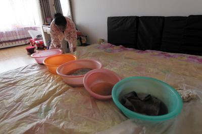 湘乡楼上漏水，住户失联，小区没物管，业主维权难！律师来支招……